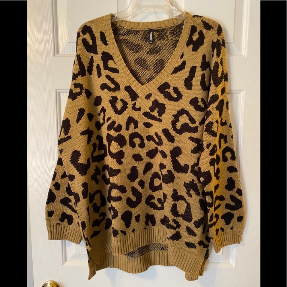 Women’s plus size leopard print sweater